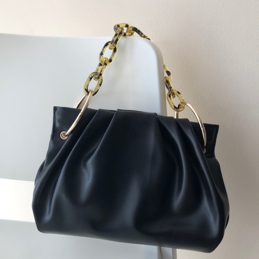 House of want black purse in good shape